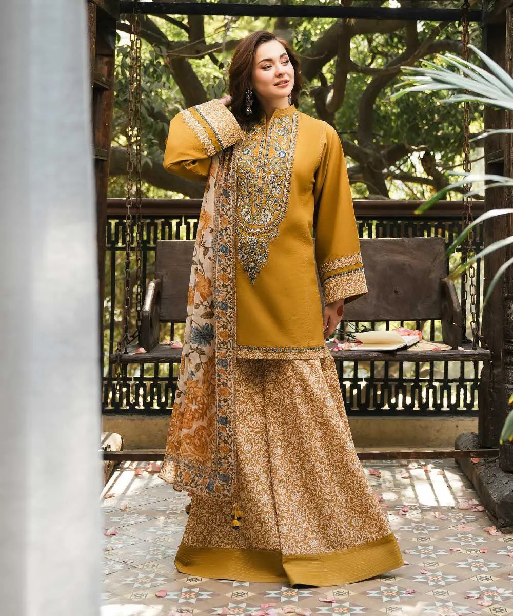 Golden Floral Luxe Set detail